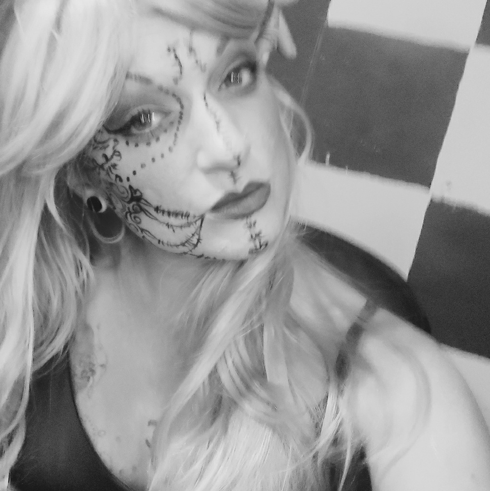 Meet your Posher, Chanele